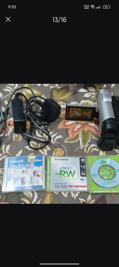 URGENT SELL NOW HANDY CAM FULL NEW WITH BAG