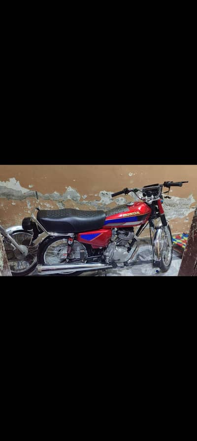 Honda 125 ke down model ki Tanki tapay Thode se rough hai