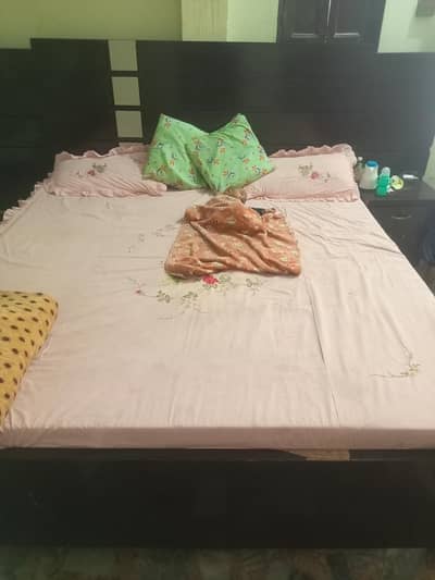 King size bed with 2 side tables