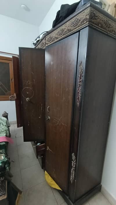 3-door wardrobe Almaari and dressing with a large mirror