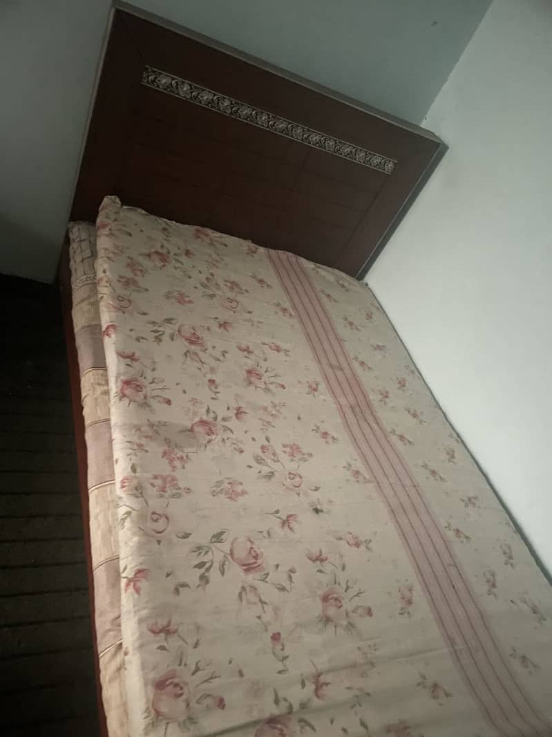 Single bed 0