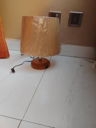Beech wood Table lamp with auto button