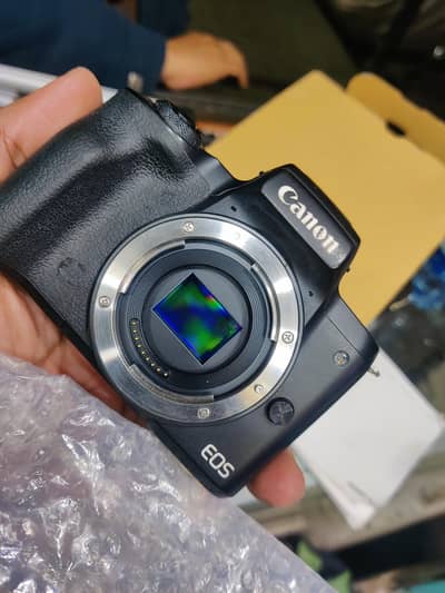 canon eos m50 mirrorless dslr camera full box