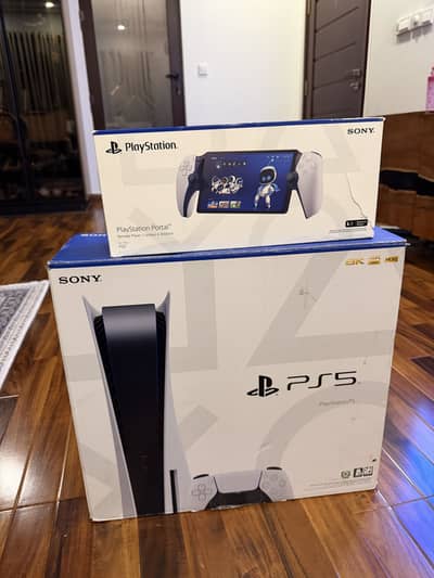 PLAYSTATION 5 (Almost new) with PS PORTAL