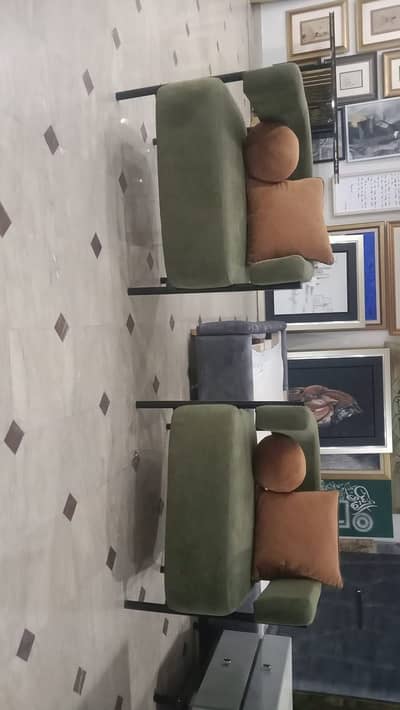 4 seater +2 single seats