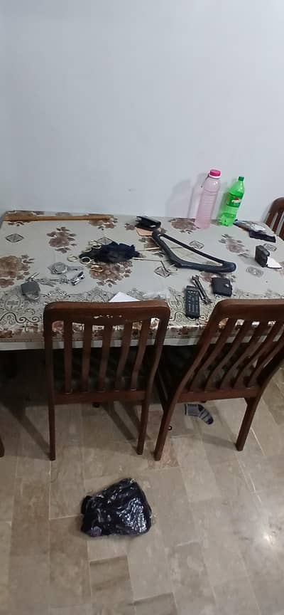 DINING TABLE FOR SALE