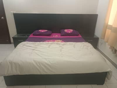 Queen Size Bedroom Furniture Set – Rarely Used