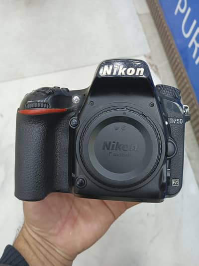 Nikon d750 DSLR camera with original charger strap battery