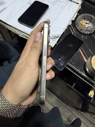 15 pro natural 256gb jv 90 bh mint condition air tight