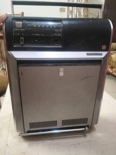 aunteeq radio VCR only serious buyer contact kray