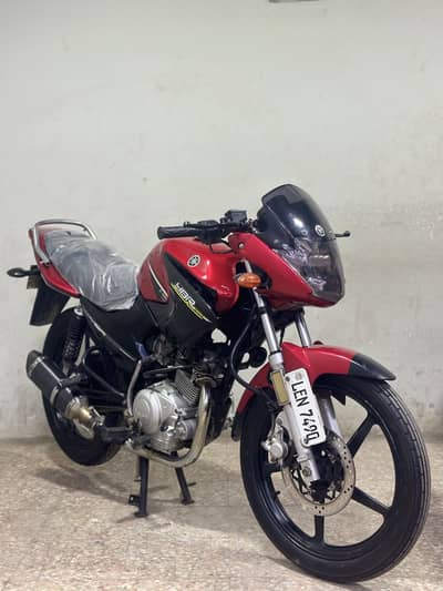 Yamaha ybr125cc 2015 model ( low millage )