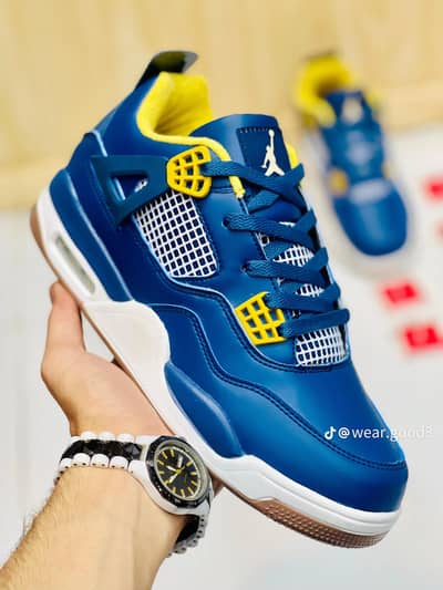 NIKE AIR JORDAN 4 RETRO