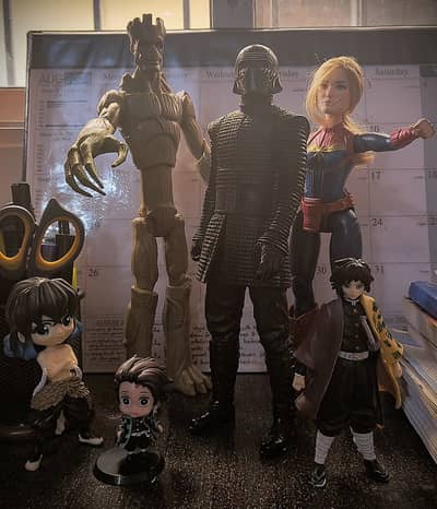 ASSORTED MARVEL & CAPCOM ACTION FIGURES CHARACTERS (12IN LARGE)!!