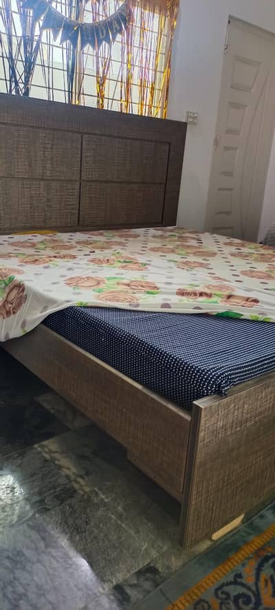 Bed with medical mattress