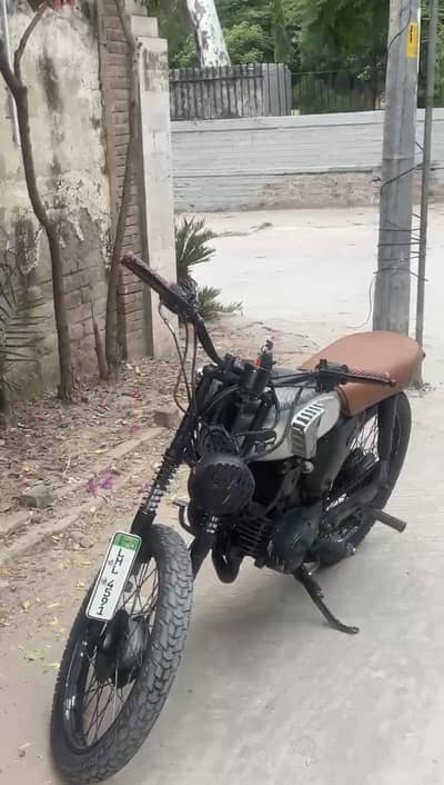 Yamaha YB-100 (Cafe Racer)