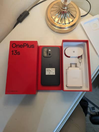 Oneplus 13s 12/512 non active complete box availablw