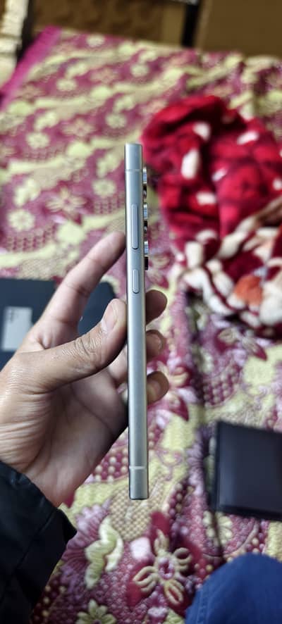 Samsung Galaxy s24 ultra 12/256/new condition dabba charger complete