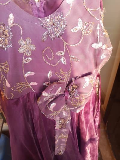 bilkul new hai bs ek bar he panhe hai