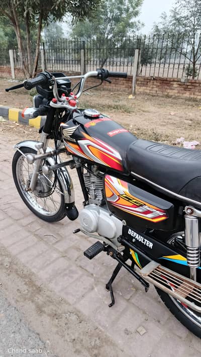 Honda 125 22 model fresh condition bik hai enjain original 03396464638