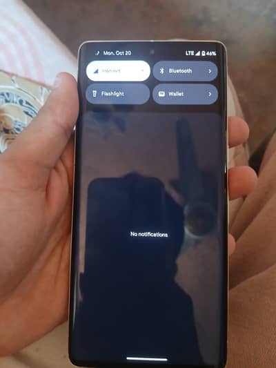 Google pixel 7 pro 256 gb  minor dot on the corner of the screen
