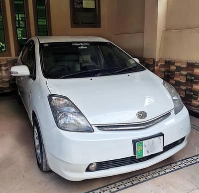 Top Variant Toyota Prius. Exchange with New Small Cars