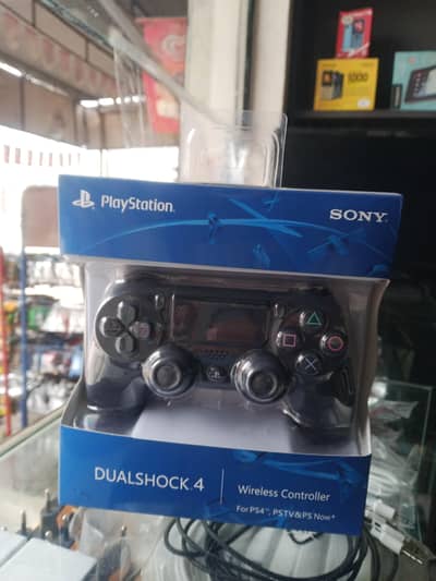 Wireless gaming controller for PS 4