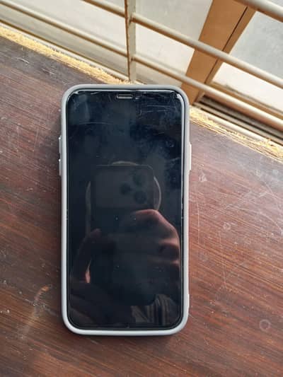iphone 11 non pta but sim will work with box almost brand new