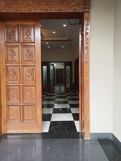 21 MARLA CORNER DOUBLE STOREY HOUSE ON 80 FT ROAD AVAILABLE FOR RENT IN IZMIR TOWN