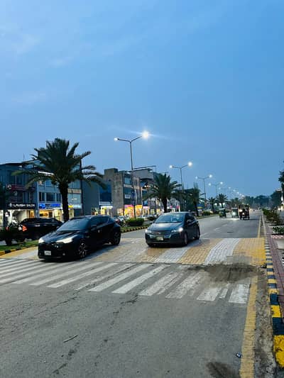 TEN MARLA FULL POSSESSION PAID PLOT ON 85FT ROAD