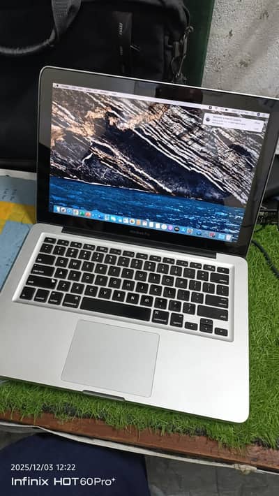 Apple MacBook 2012 pro just like new