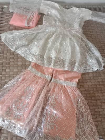 kids froq near 15 16 year girll