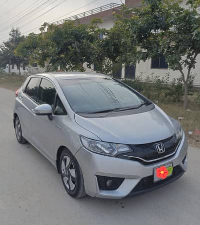 Honda Fit 2014/17 Silver Islamabad