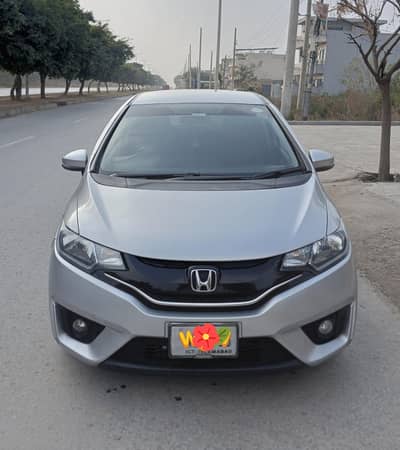 Honda Fit 2014/17 Silver Islamabad