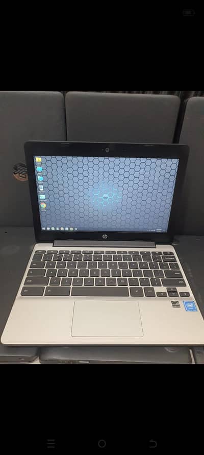 Hp g5 chrome book slim and smart good condition