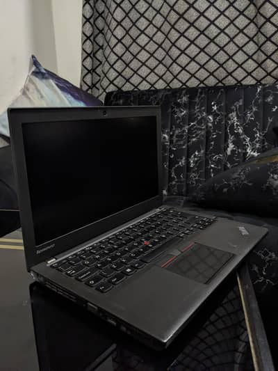 Lenovo Thinkpad core i7, 5th Generation.