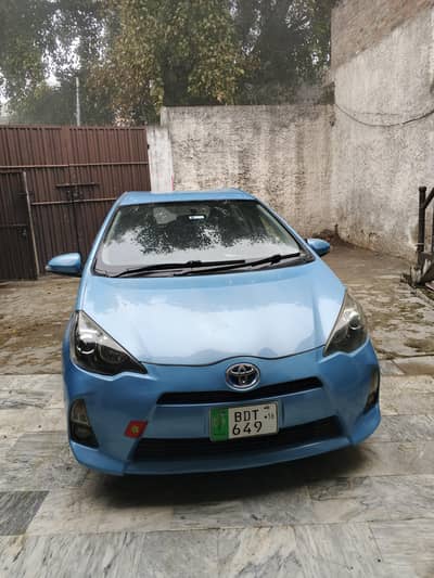 Toyota Aqua full optioned family used car. Urgent Sale.