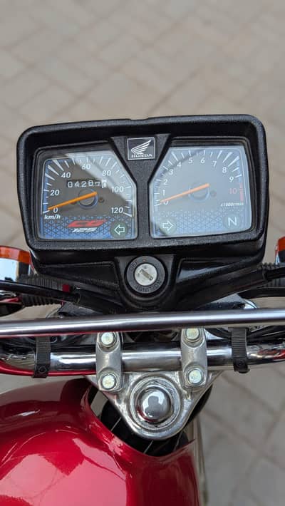 9 month bike. need  cleaN