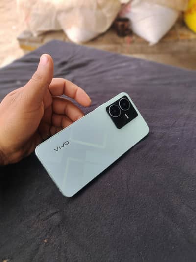 Y22 mobile for sale 10 by 10 condition 4 /128