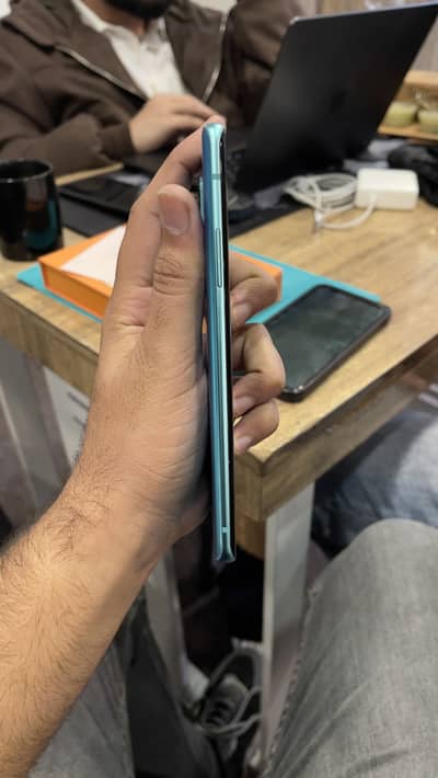 One plus 8 Ram  12  Rom256