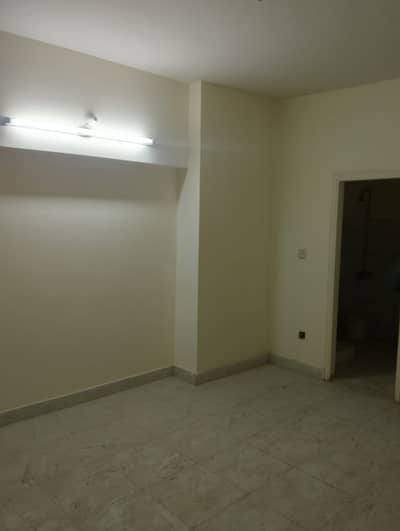 950sqft Flat Available For Sale