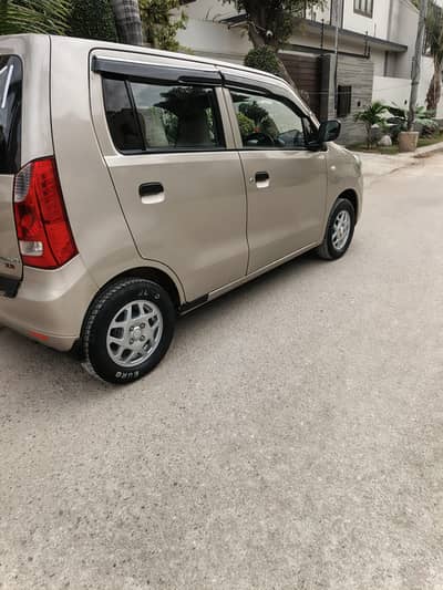 Suzuki wagon r 2018 full geniune car very low mileage