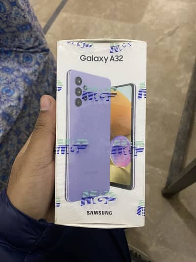 Samsung A32 Condition 8/10 Box Available