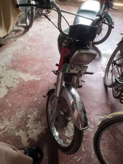 bike all okay hai genuine Tanki tape bhi pade hue hain