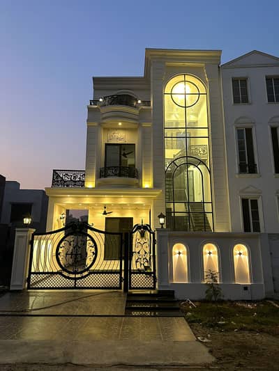 10 MARLA HOUSE AVAILABLE FOR SALE IN LAKE CITY BLOCK M2-A