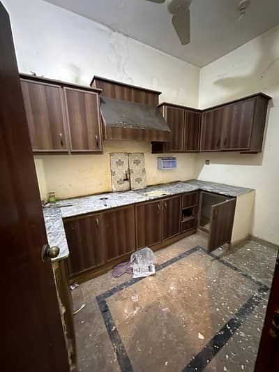 GROUND FLOOR ROOM FOR RENT LOCATION MUMTAZ COLONY