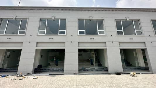 READY FOR ALL BUSSINESS 2 MARLA COMMERCIAL PLAZA FOR SALE IN EASTERN BLOCK BAHRIA ORCHARD LAHORE.