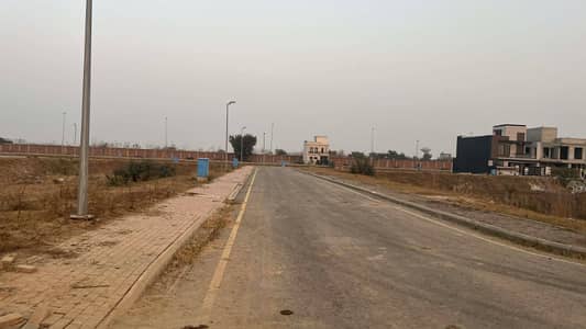 FACING PARK PLOT NO 845 FOR SALE IN ALAMGIR BLOCK BAHRIA TOWN LAHORE.