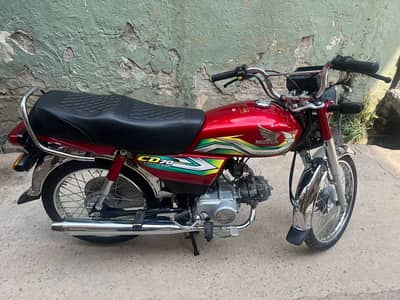 Honda CD70.    +03291198926