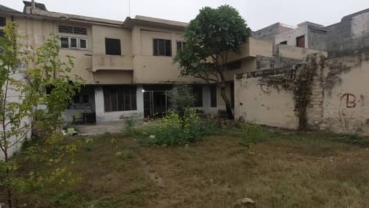 6 BED SPACIOUS DOUBLE STOREY HOUSE WITH LARGE HALL ON EACH FLOOR FOR SALE