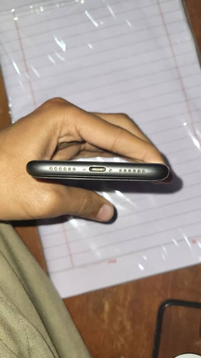 Iphone 11 / see details/whtsapp 03284903047